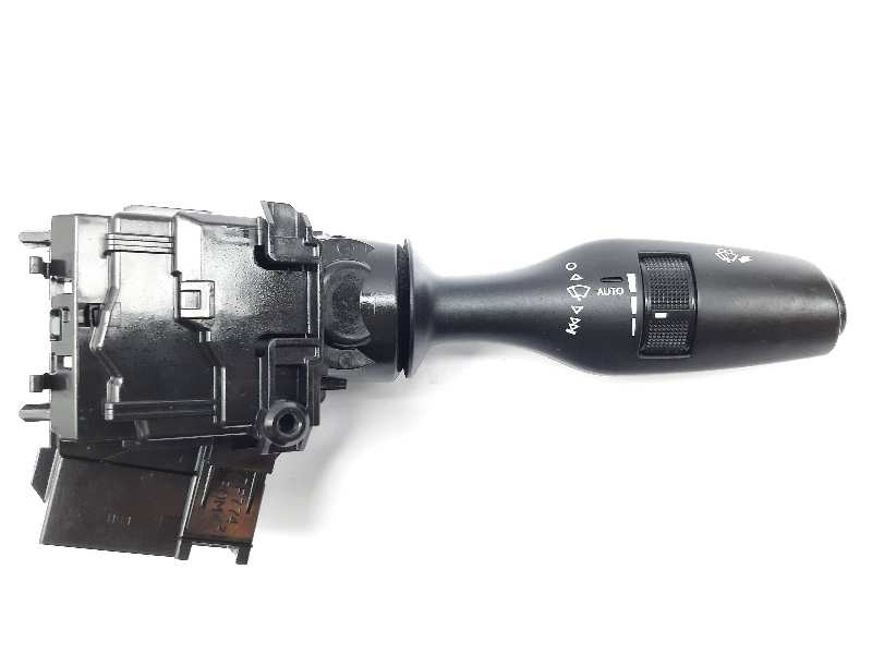 Recambio de mando limpia para lexus is 300h referencia OEM IAM 3065017F774  