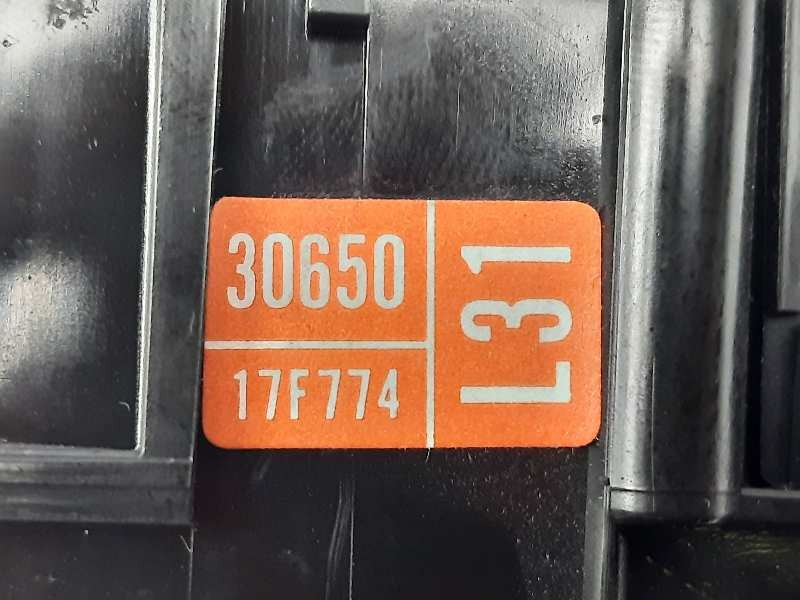 Recambio de mando limpia para lexus is 300h referencia OEM IAM 3065017F774  