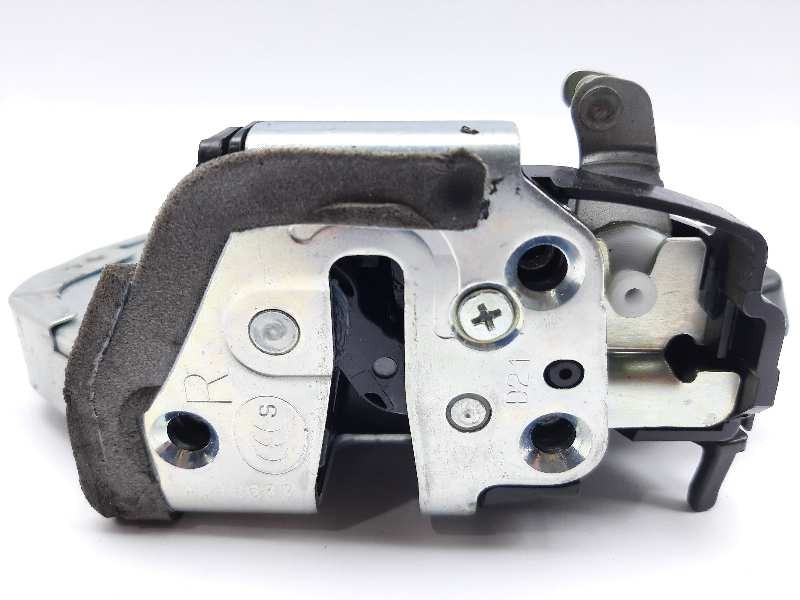 Recambio de cerradura puerta trasera derecha para lexus is 300h referencia OEM IAM 6905053040  