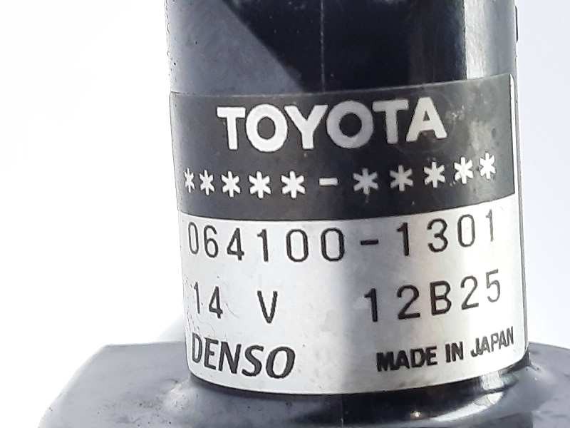 Recambio de bomba agua para lexus is 300h referencia OEM IAM 0641001301  