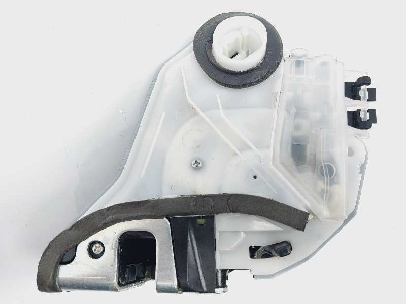 Recambio de cerradura puerta trasera izquierda para toyota prius+ eco referencia OEM IAM 6906048060  