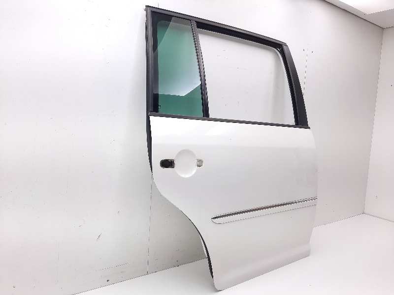 Recambio de puerta trasera derecha para volkswagen touran (1t2) sport referencia OEM IAM 1T0833056R  