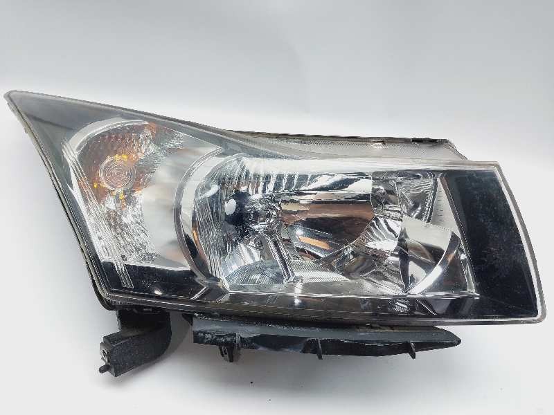 Recambio de faro derecho para chevrolet cruze ls+ referencia OEM IAM 95956272 95137776 