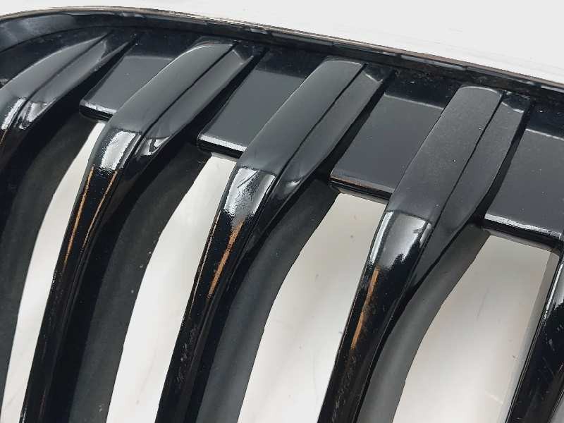 Recambio de rejilla delantera para bmw serie 1 lim. (f40) 118d referencia OEM IAM BTA7076895 7450957 BTA7076802