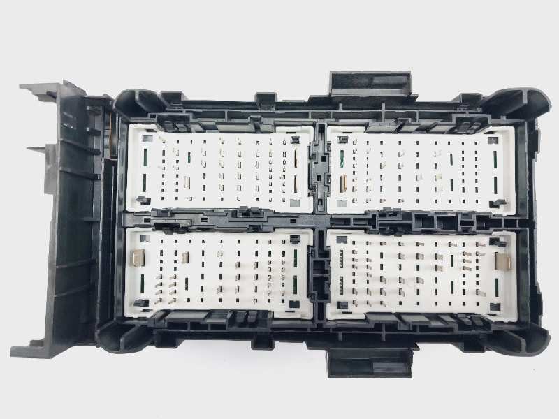 Recambio de caja reles / fusibles para opel insignia grand sport excellence referencia OEM IAM 39116627  