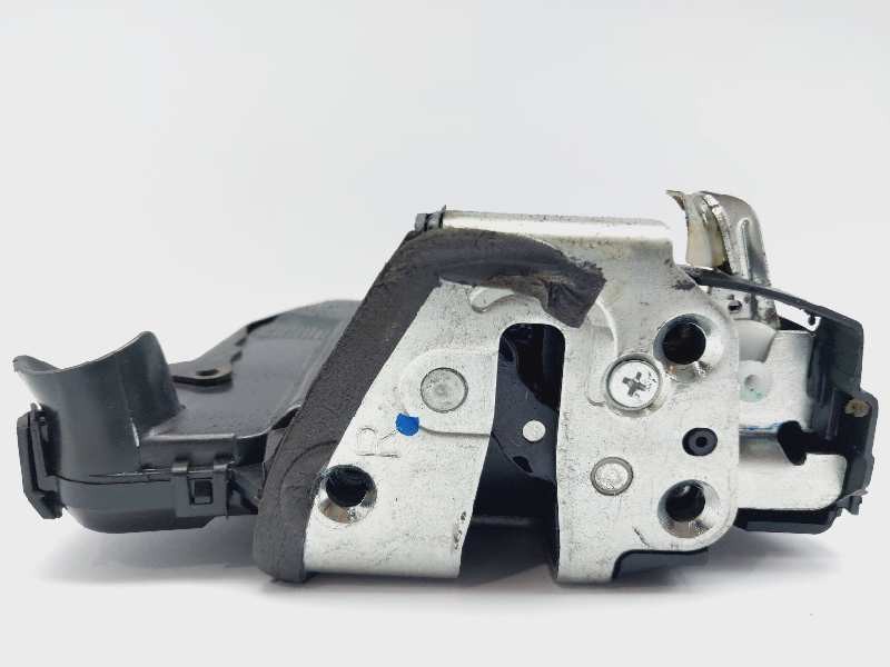 Recambio de cerradura puerta delantera derecha para toyota auris active referencia OEM IAM 6903005130  