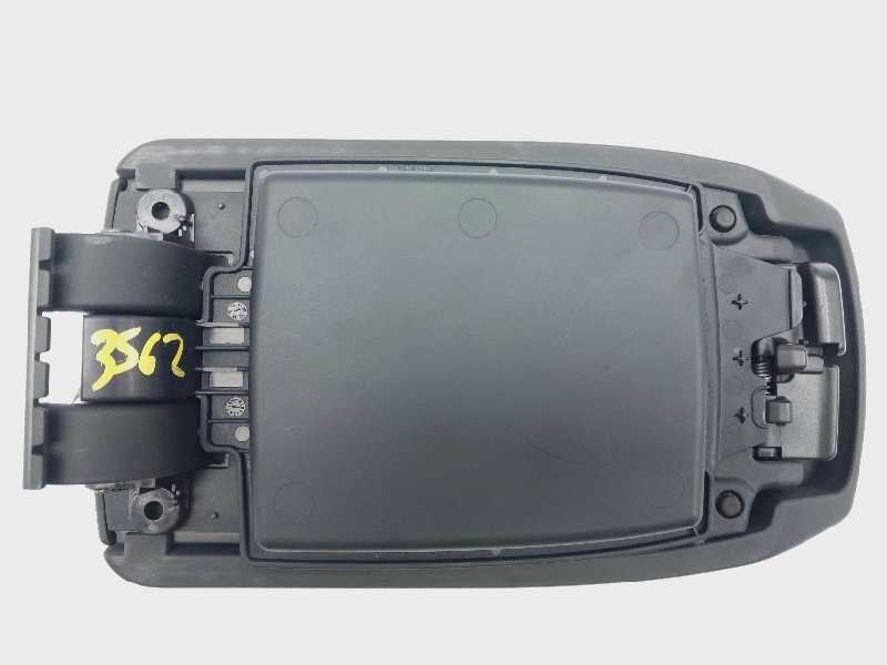 Recambio de apoyabrazos central para toyota auris active referencia OEM IAM 5890502A20C0  