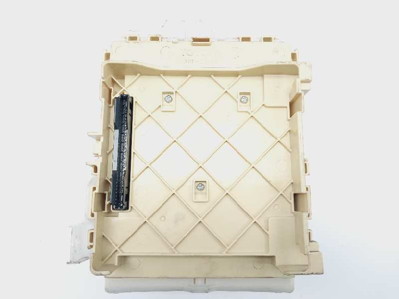 Recambio de caja reles / fusibles para toyota auris active referencia OEM IAM 63580951 8273012X80A 