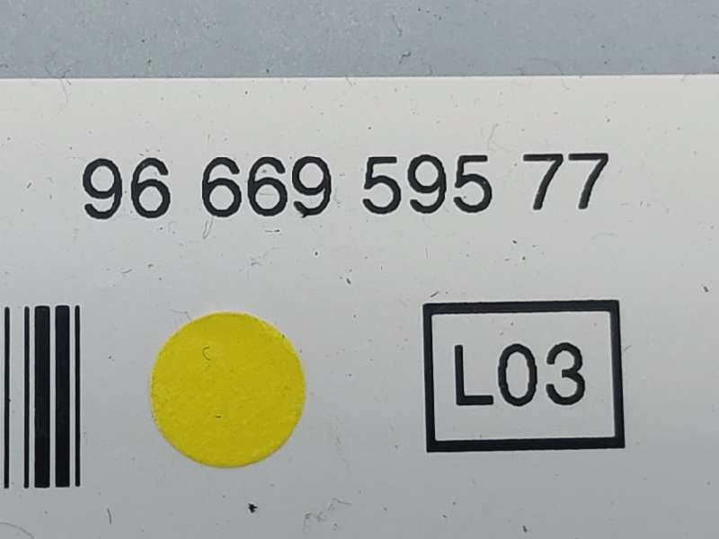 Recambio de sistema audio / cd para peugeot 5008 premium referencia OEM IAM 9666959577  