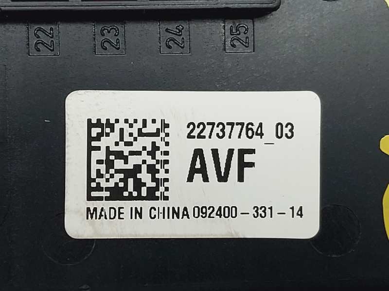 Recambio de caja reles / fusibles para opel insignia berlina selective referencia OEM IAM 2273776403  