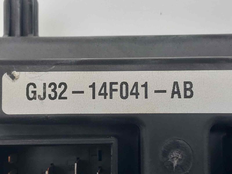 Recambio de caja reles / fusibles para land rover range rover evoque evoque referencia OEM IAM GJ3214F041AB  