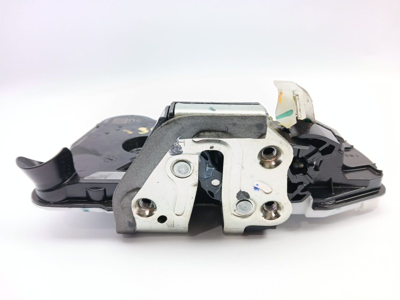 Recambio de cerradura puerta delantera derecha para toyota corolla (e21) referencia OEM IAM 6903002511  