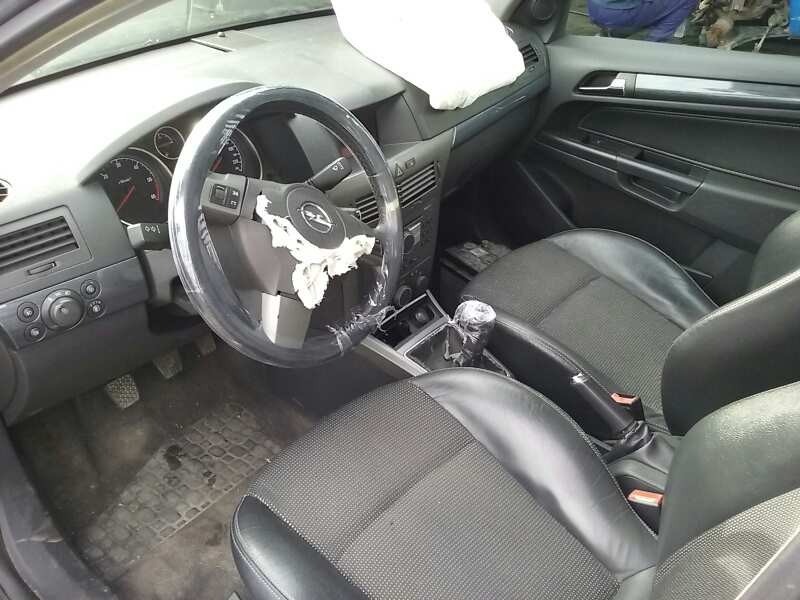 opel astra h berlina del año 2005