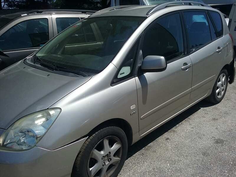 toyota corolla verso (e12) del año 2001