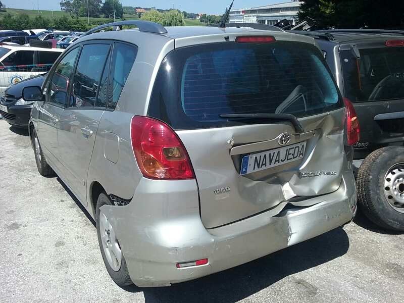 toyota corolla verso (e12) del año 2001