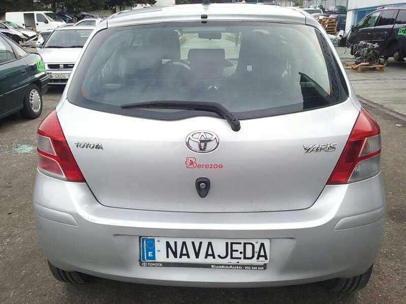 toyota yaris del año 2011
