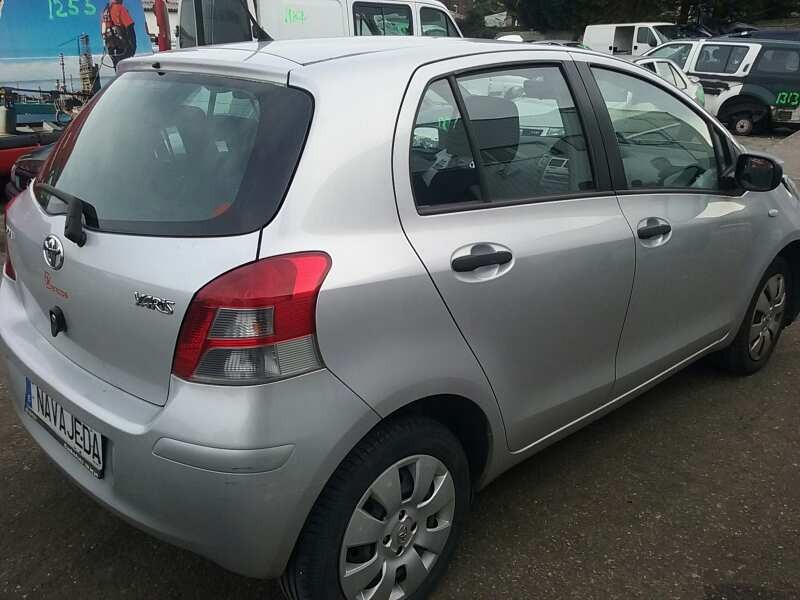 toyota yaris del año 2011