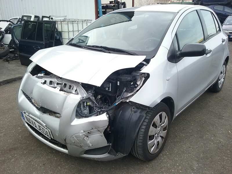 toyota yaris del año 2011