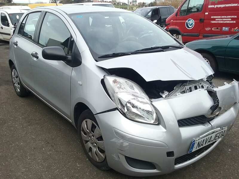 toyota yaris del año 2011