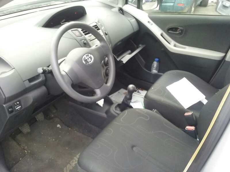 toyota yaris del año 2011