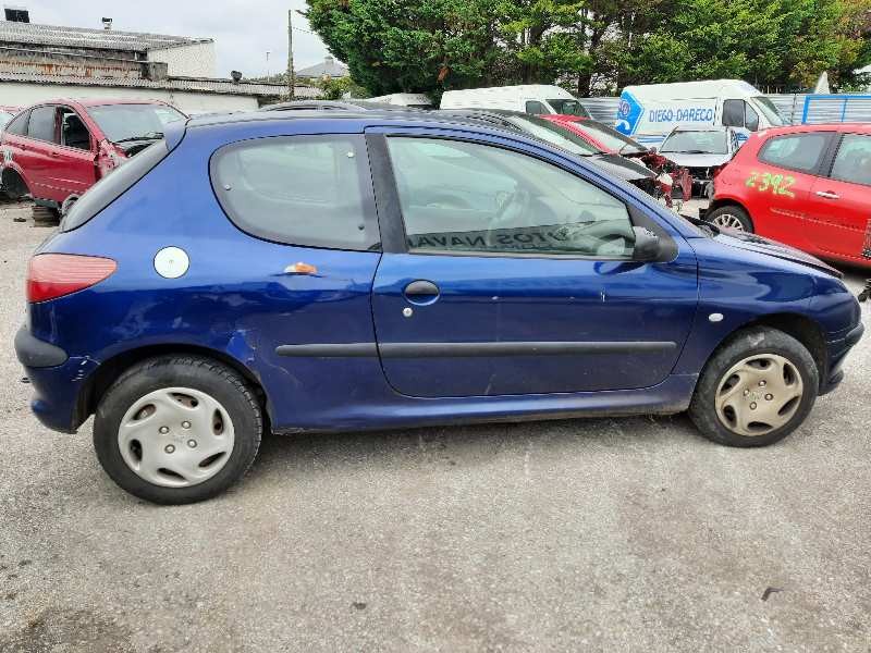 peugeot 206 berlina del año 2001