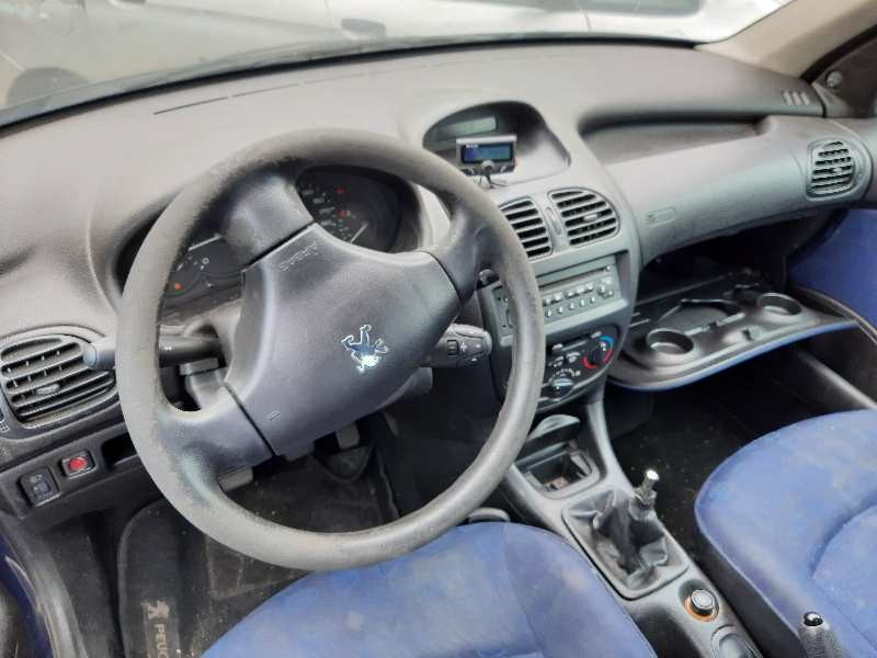 peugeot 206 berlina del año 2001
