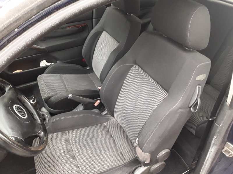 volkswagen golf iv berlina (1j1) del año 2003