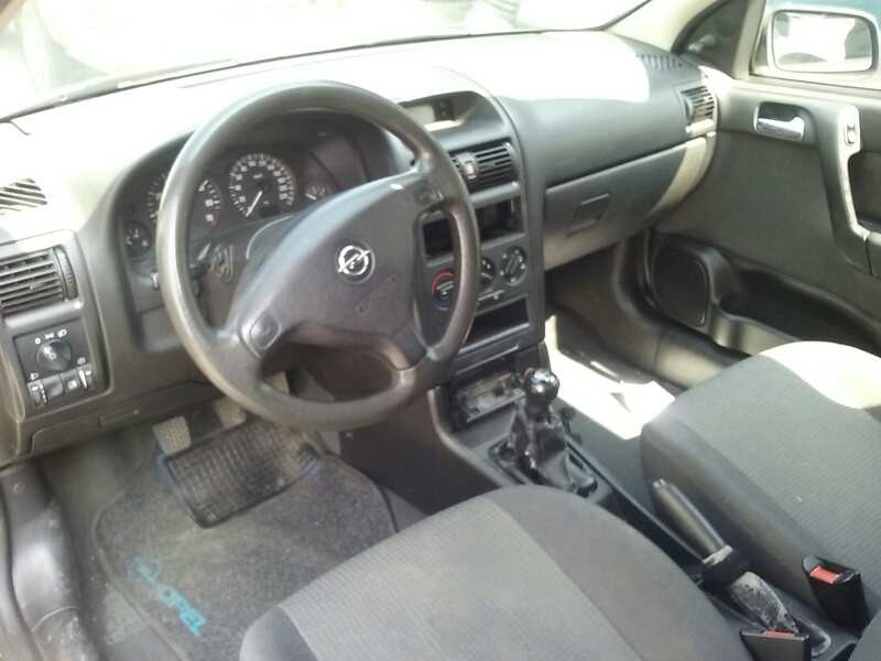 opel astra g berlina del año 2003
