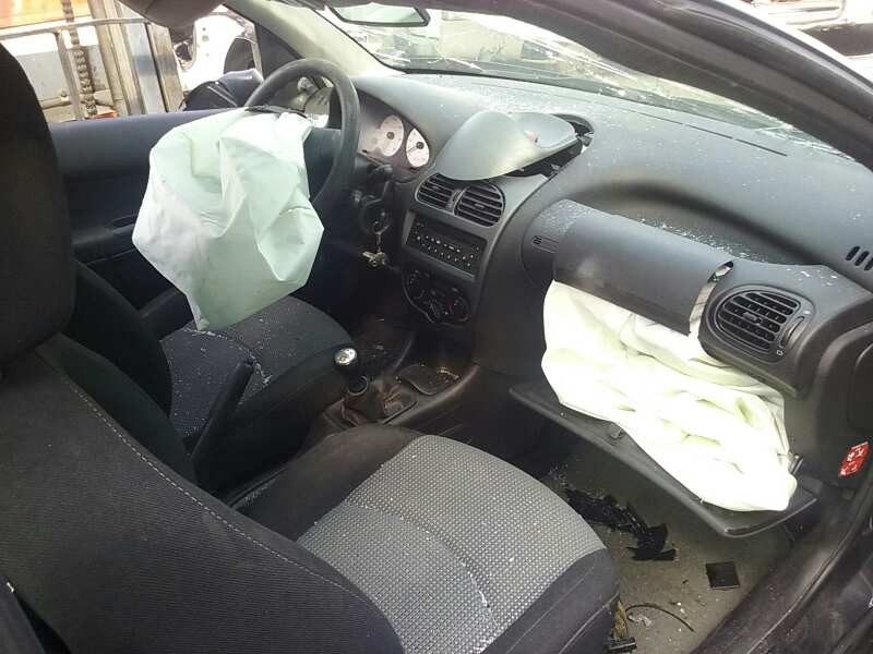 peugeot 206 berlina del año 2004