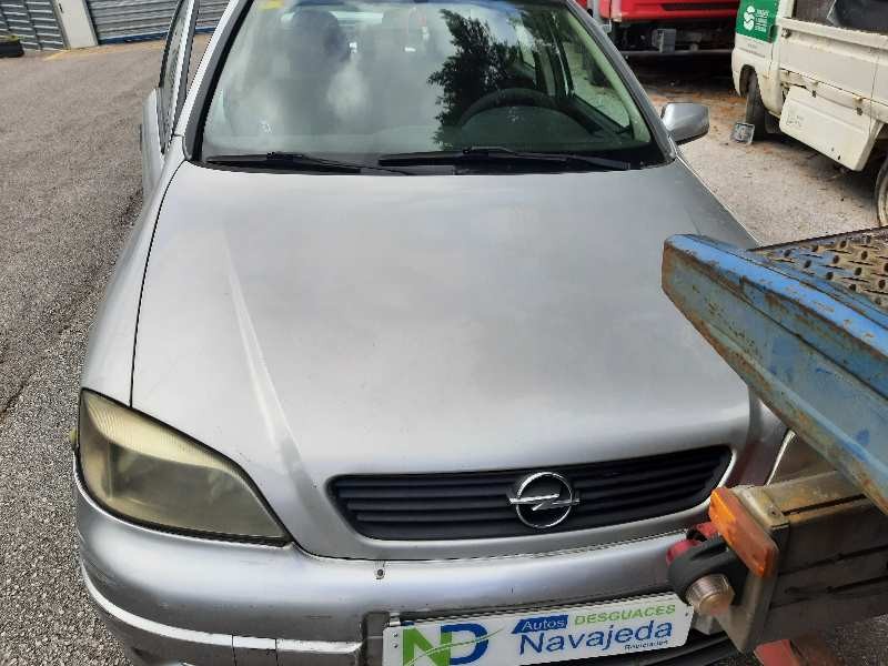 opel astra g berlina del año 2000