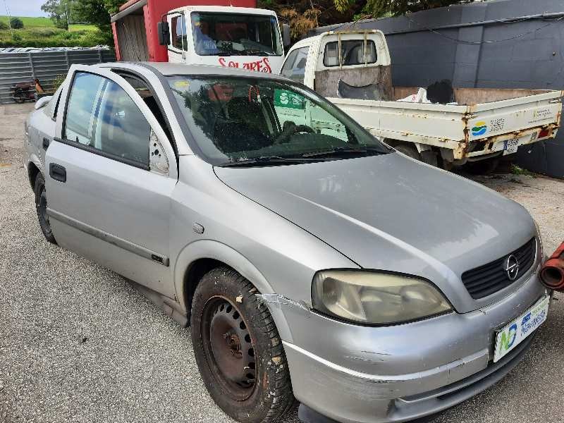 opel astra g berlina del año 2000