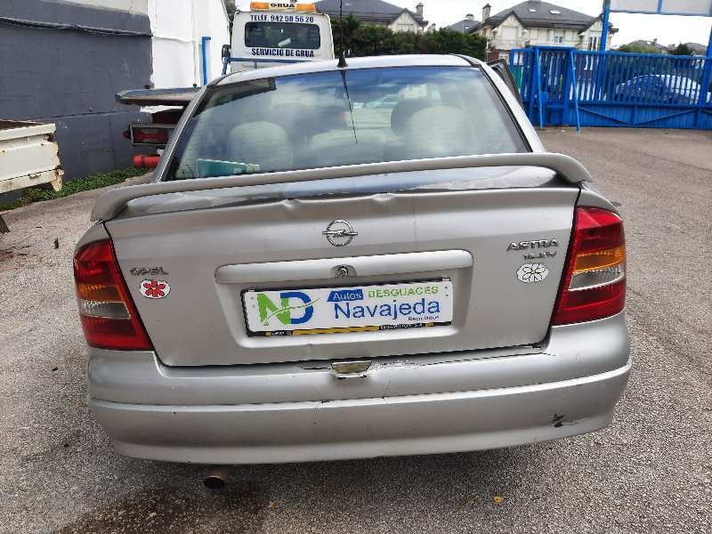 opel astra g berlina del año 2000