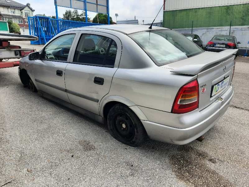 opel astra g berlina del año 2000