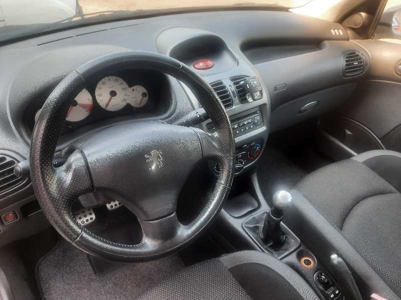 peugeot 206 berlina del año 2005
