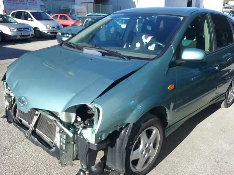 nissan almera tino (v10m) del año 2001