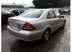 mercedes-benz clase c (w203) berlina del año 2001 2