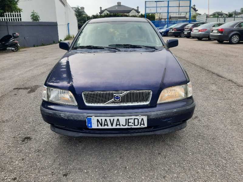 volvo s40 berlina del año 2000