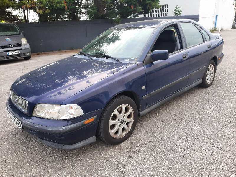 volvo s40 berlina del año 2000