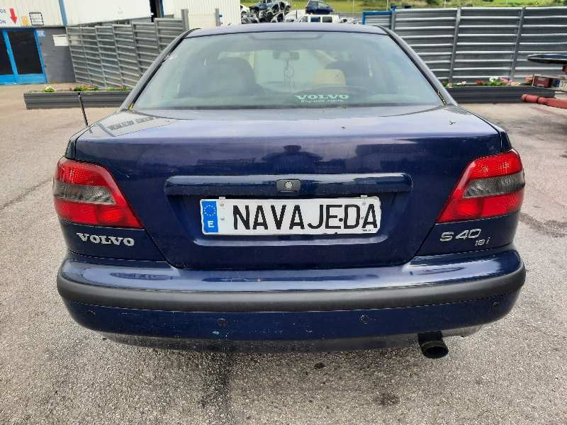 volvo s40 berlina del año 2000
