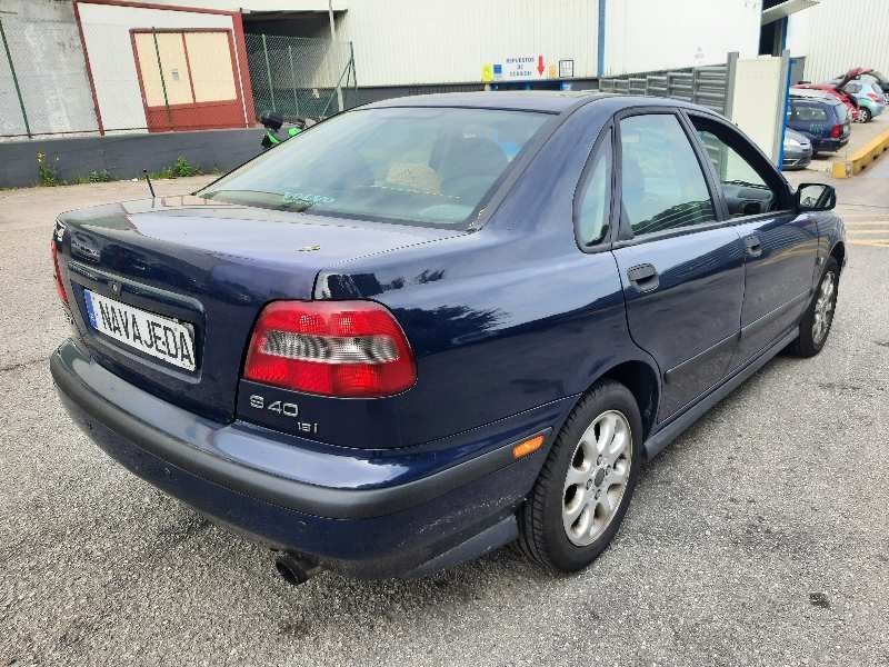 volvo s40 berlina del año 2000