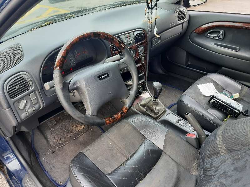 volvo s40 berlina del año 2000