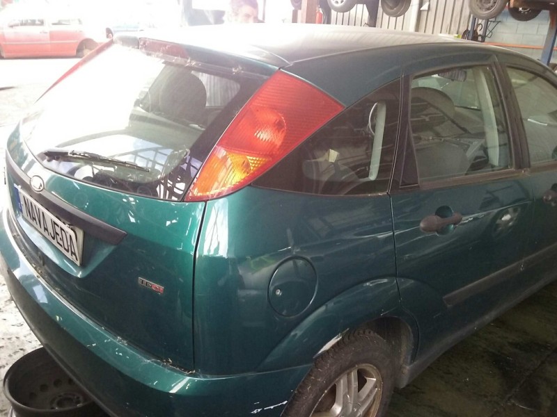 ford focus berlina (cak) del año 2001