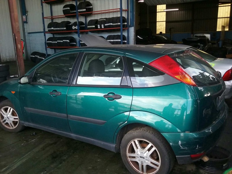 ford focus berlina (cak) del año 2001
