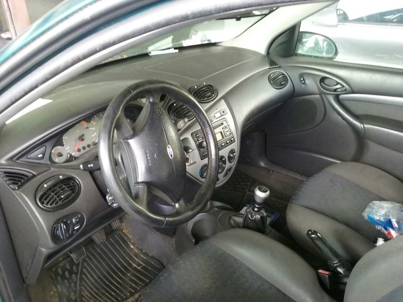 ford focus berlina (cak) del año 2001