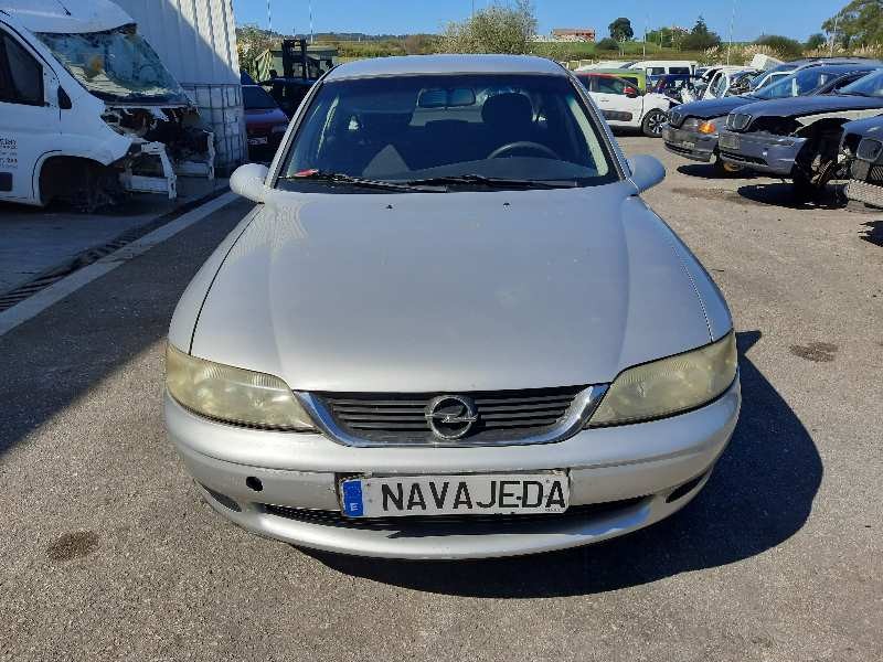 opel vectra b berlina del año 2001
