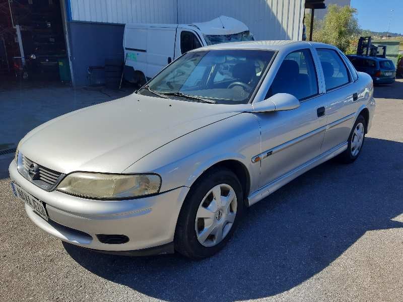 opel vectra b berlina del año 2001