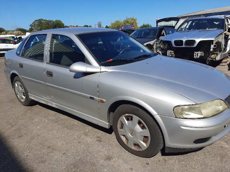 opel vectra b berlina del año 2001