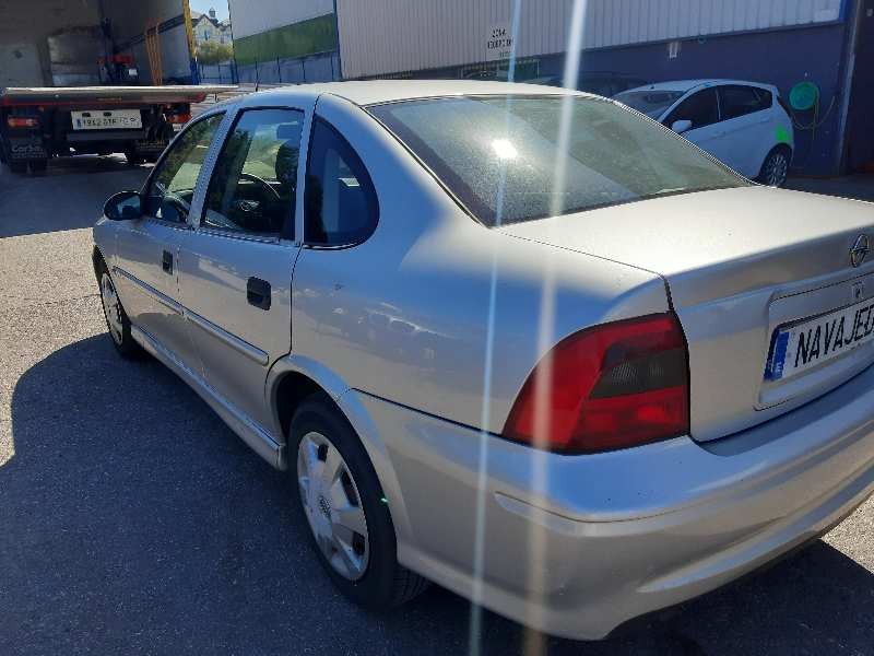 opel vectra b berlina del año 2001