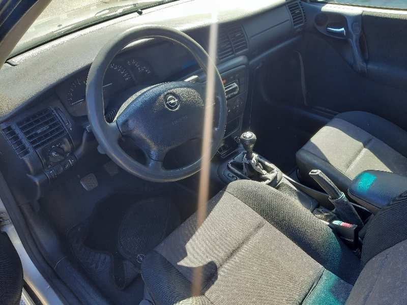opel vectra b berlina del año 2001