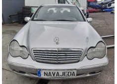 mercedes-benz clase c (w203) berlina del año 2001